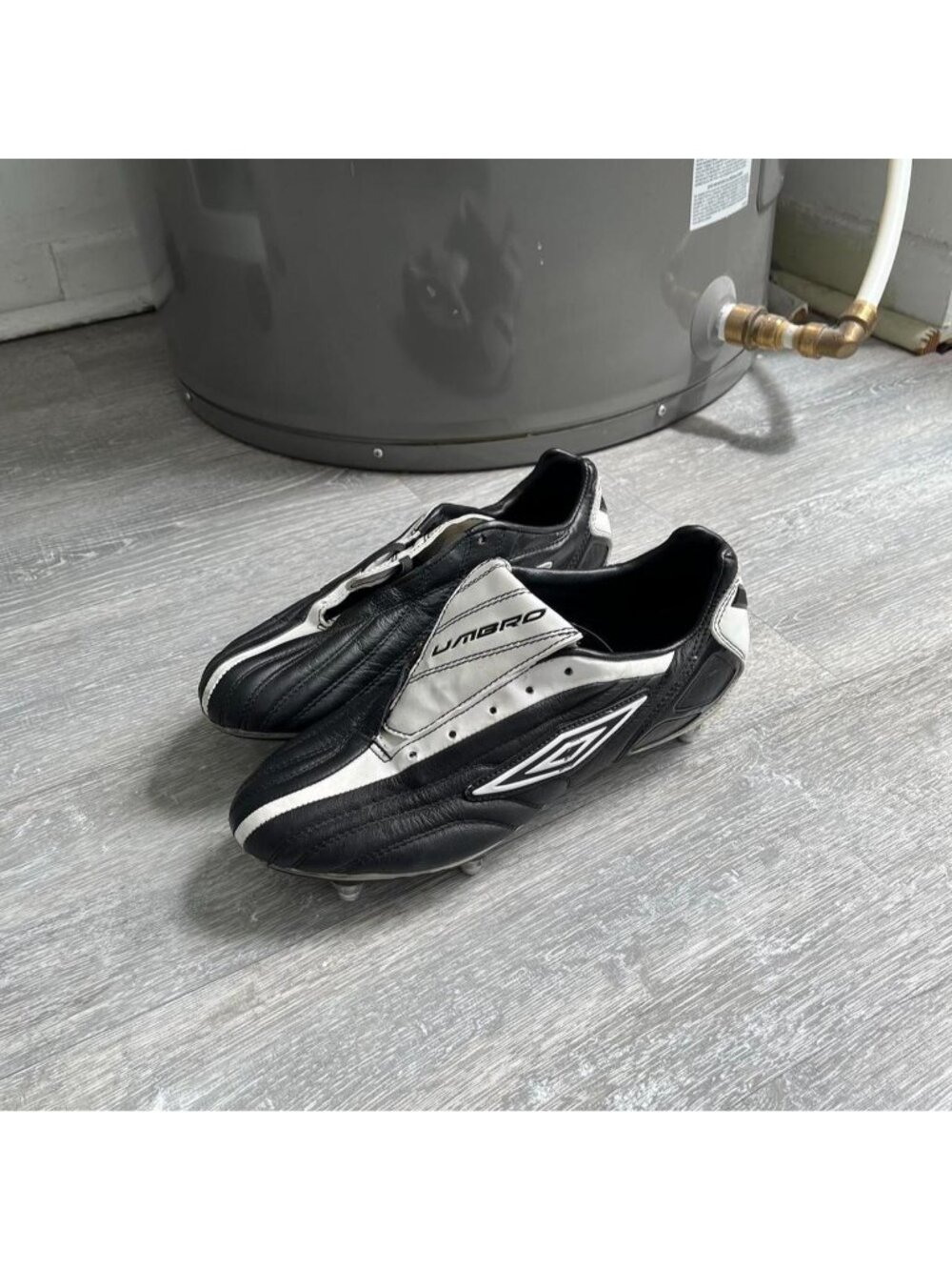 Black / White Umbro Leather Soccer / Football Embroidered Cleats / Shoes